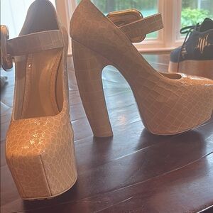 Bottega Veneta Cream Platform Heels